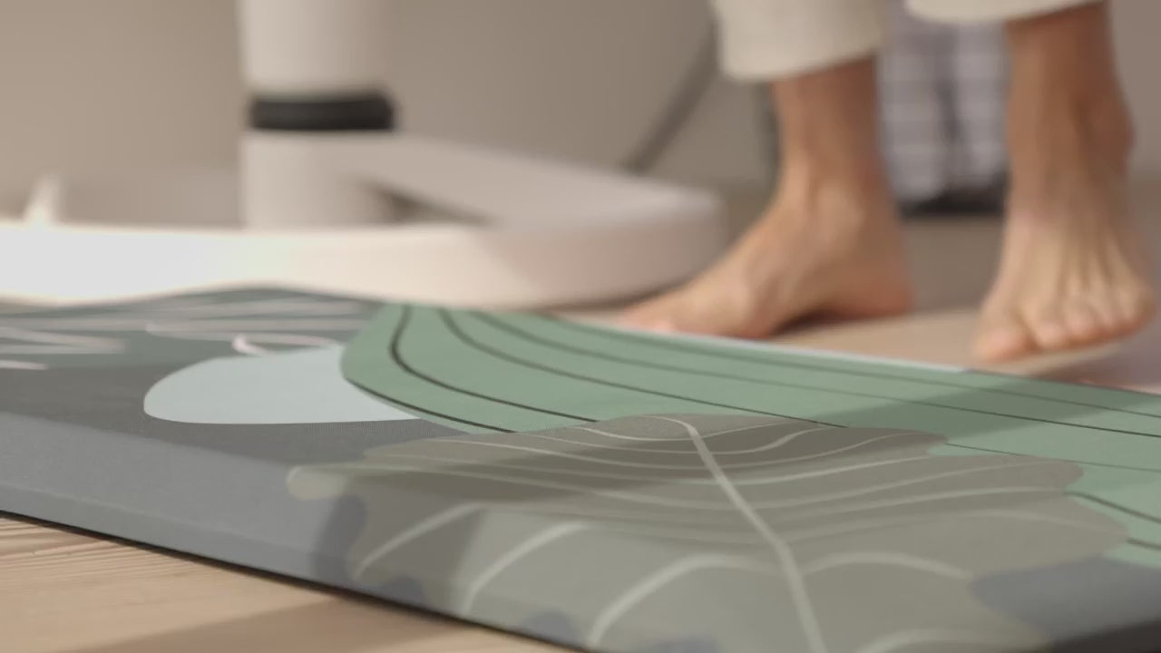 This video shows a woman using the anti-fatigue mat Aeris Muvmat while working at her standing desk.